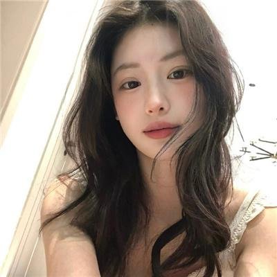 一位站立的人海报
